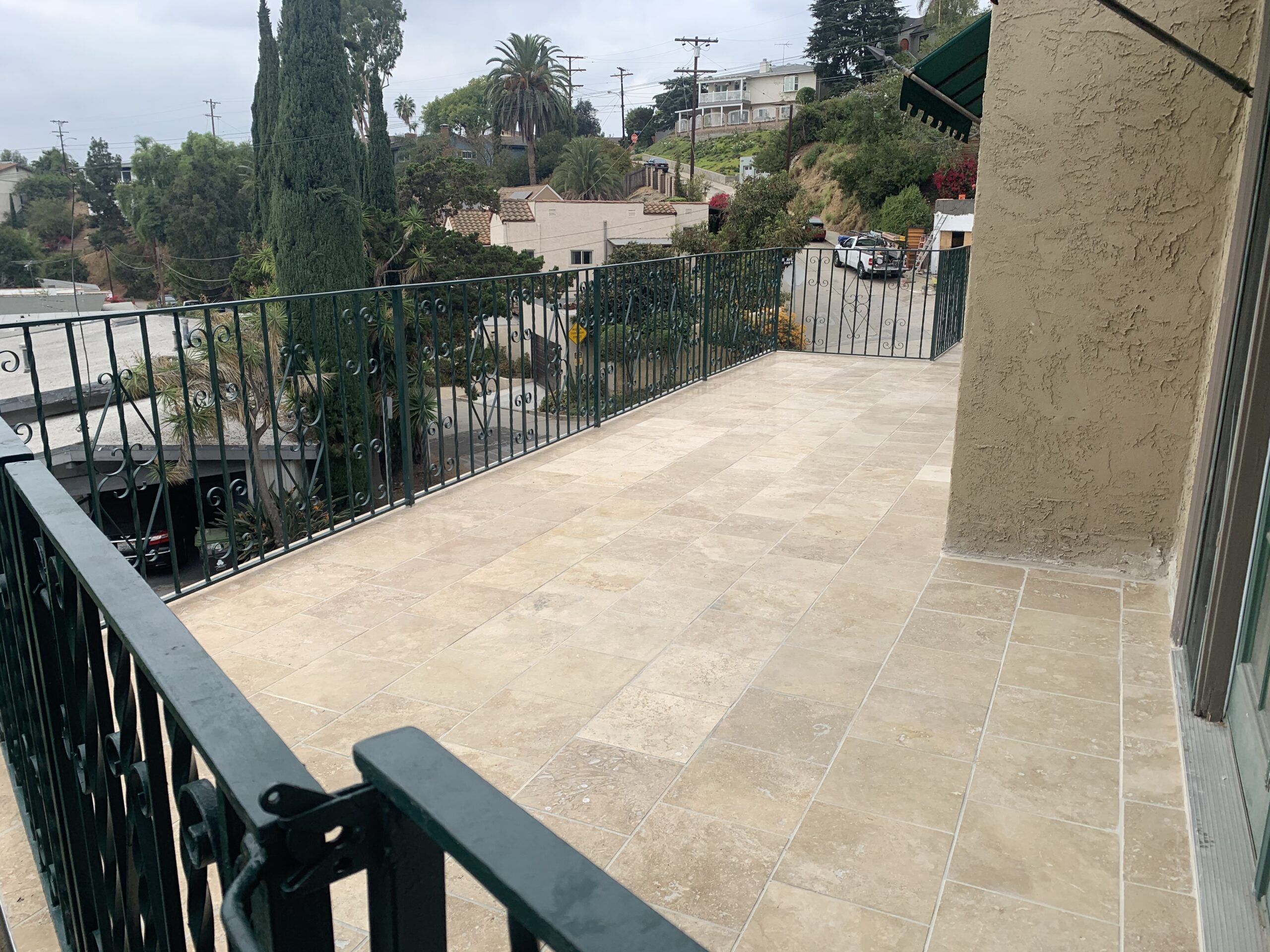 Balcony tile installation over waterproof membrane
