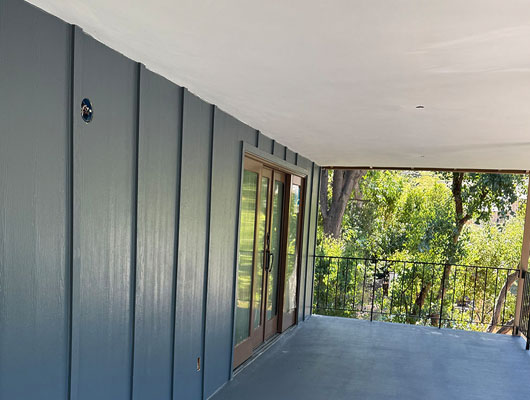 Stone veneer installation on exterior home wall in Los Angeles